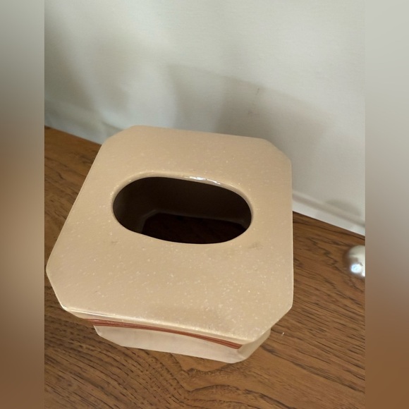 KOHL'S MIRABEL RED BATH ACCESSORY TISSUE CUBE COVER BEIGE VINTAGE - Picture 3 of 7